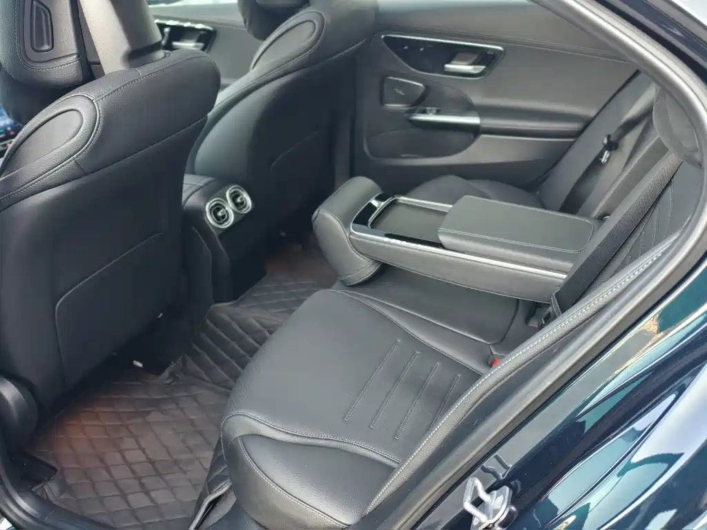 Mercedes-Benz C-Class — миниатюра 16
