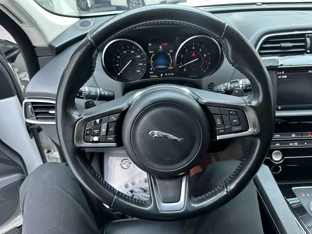 Jaguar F-Pace 2018 2.0T Premium
