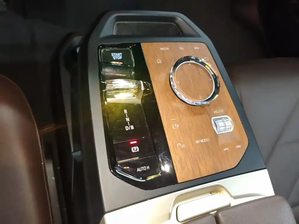 BMW iX — миниатюра 14