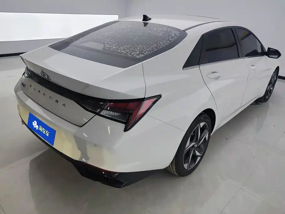 Hyundai Elantra — миниатюра 3