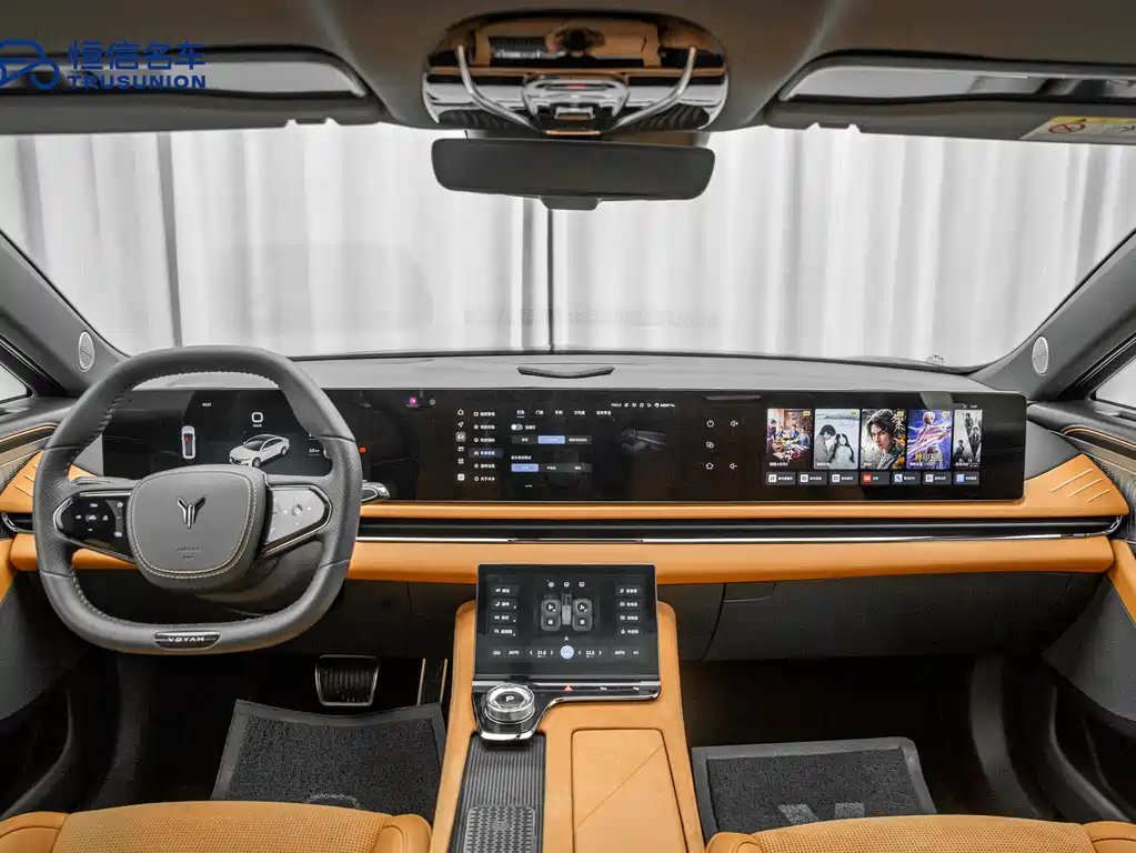 VOYAH LANTU CHASING LIGHT