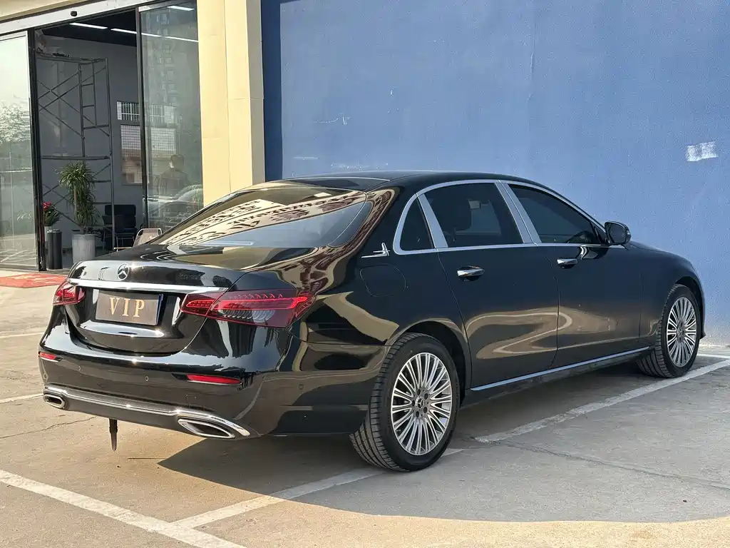 Mercedes-Benz E-Class — миниатюра 9