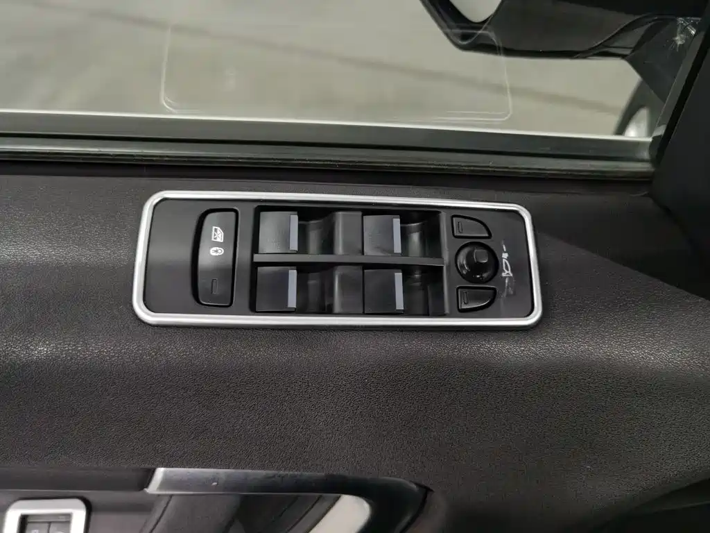 Land Rover Discovery Sport — миниатюра 9