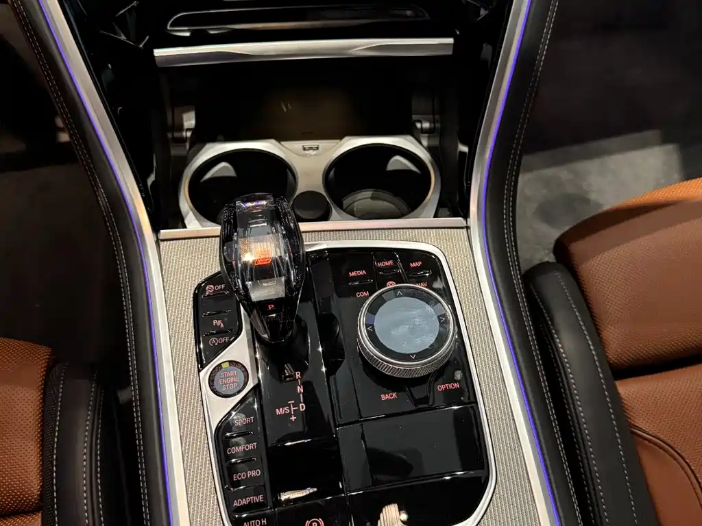BMW 8 Series — миниатюра 12