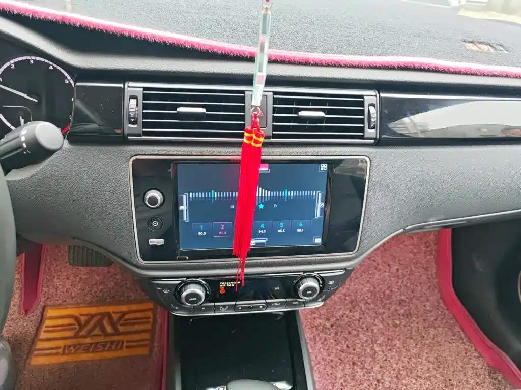Qoros Qoros 3 — миниатюра 15