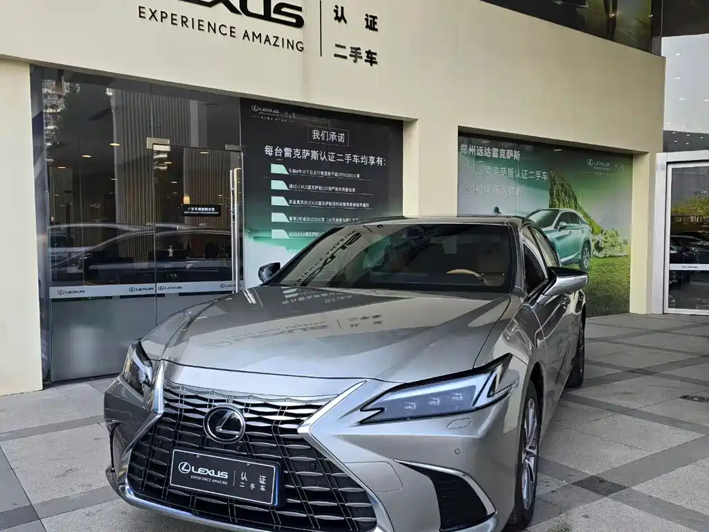 Lexus ES 2025