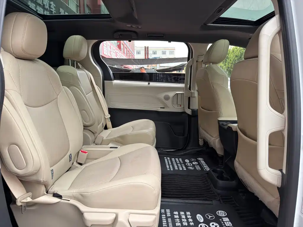 Toyota Granvia — миниатюра 13