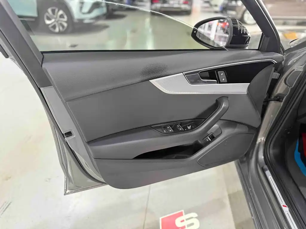 Audi A4 (Import) — миниатюра 5