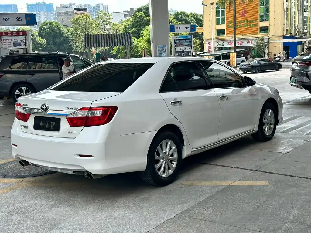 Toyota Camry — миниатюра 4