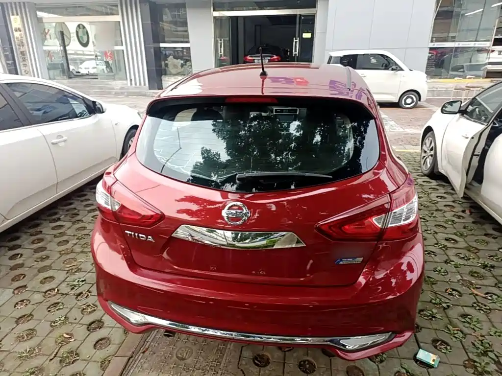 Nissan Tiida — миниатюра 6