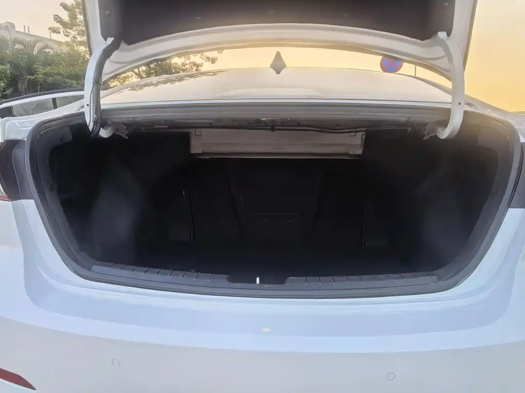Hyundai Elantra — миниатюра 9