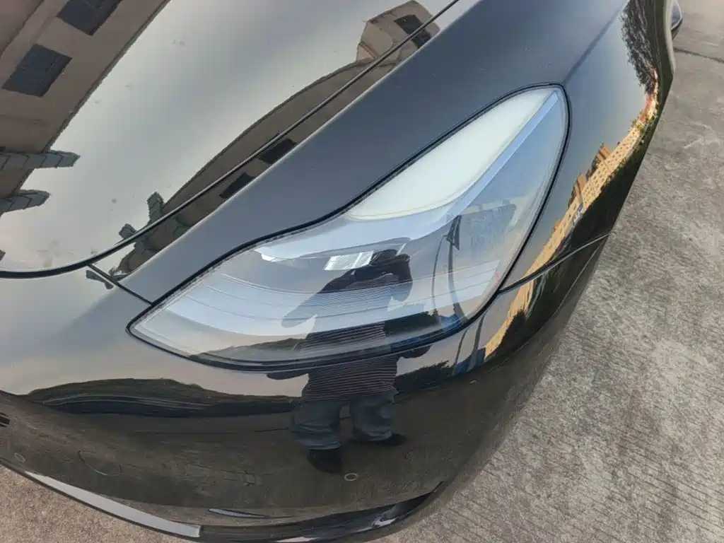 Tesla Model Y — миниатюра 24