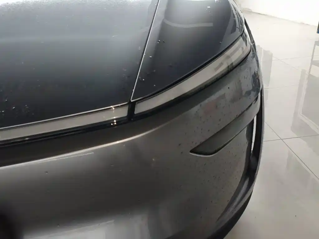 Tesla Model Y — миниатюра 24