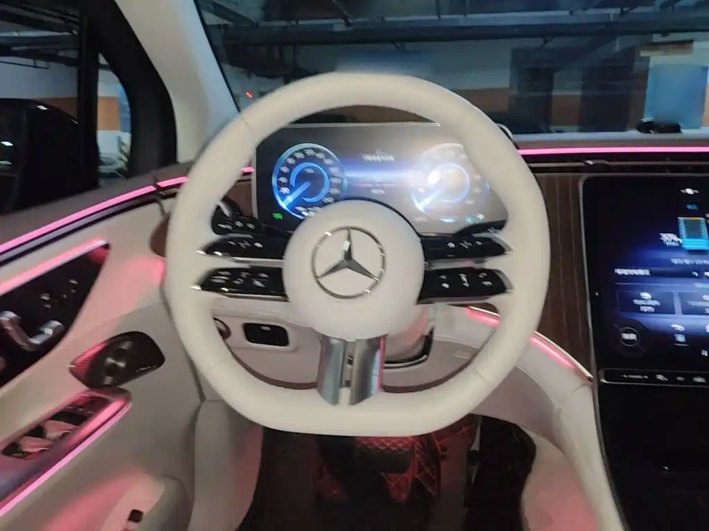 Mercedes-Benz EQE SUV — миниатюра 15
