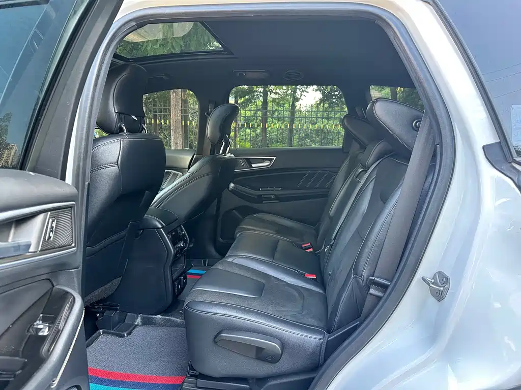 Ford Edge — миниатюра 10