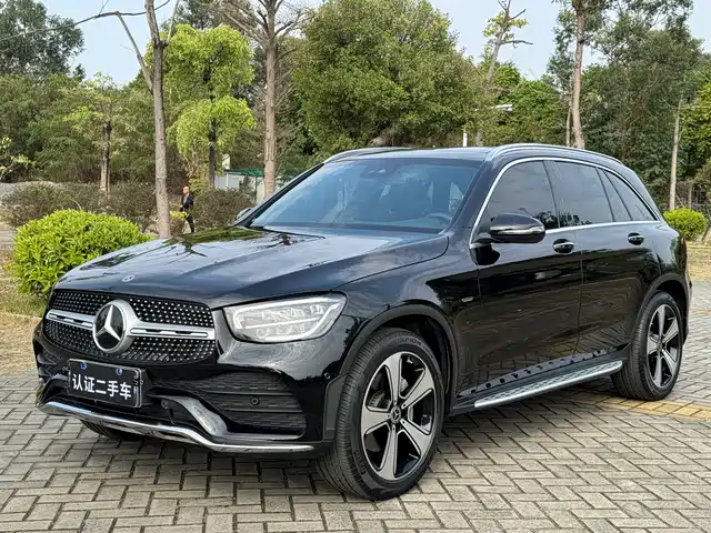 MERCEDES-BENZ GLC