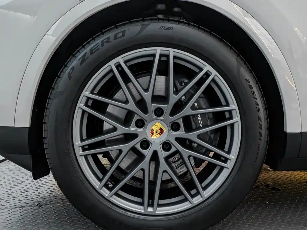 Porsche Cayenne — миниатюра 10