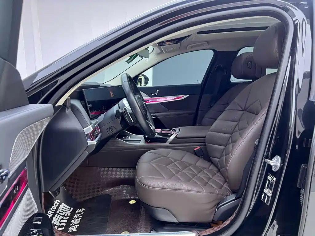 BMW 7 Series — миниатюра 14