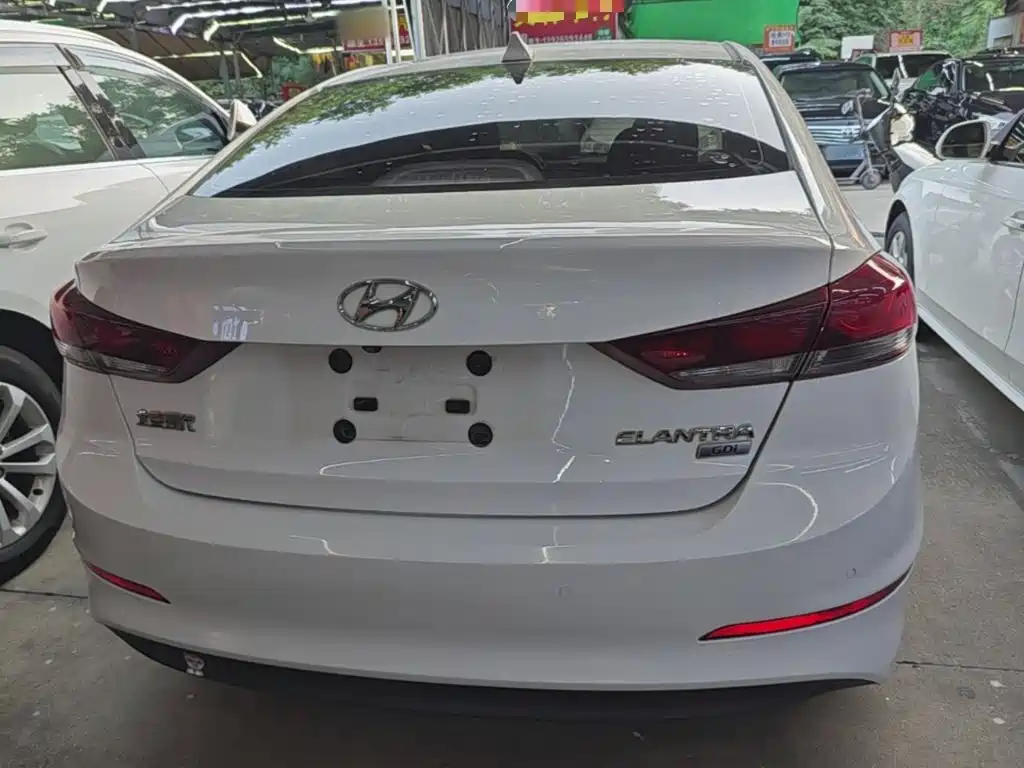 Hyundai Elantra — миниатюра 6