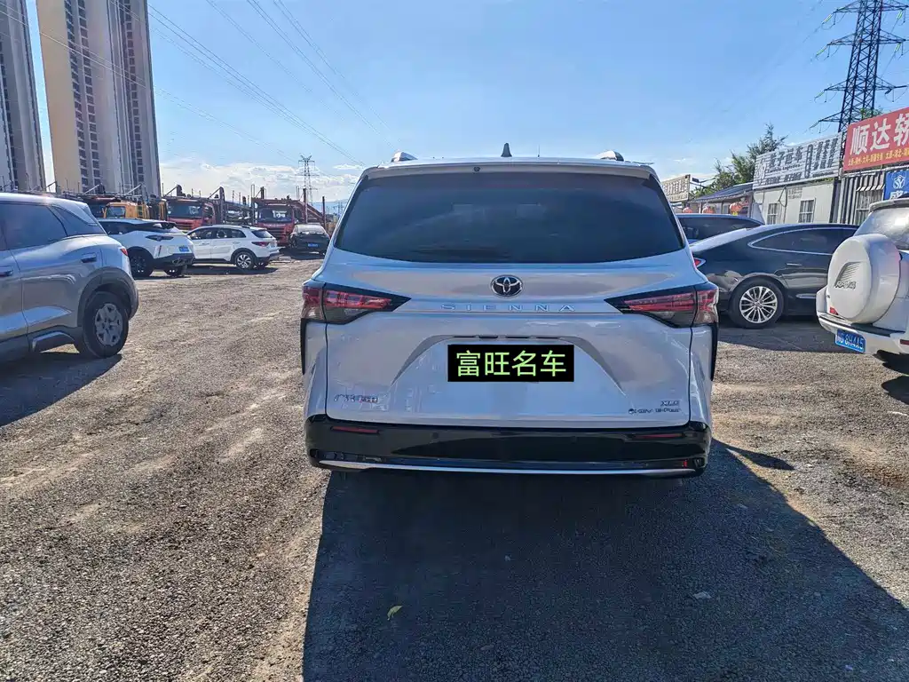 Toyota Sienna — миниатюра 6
