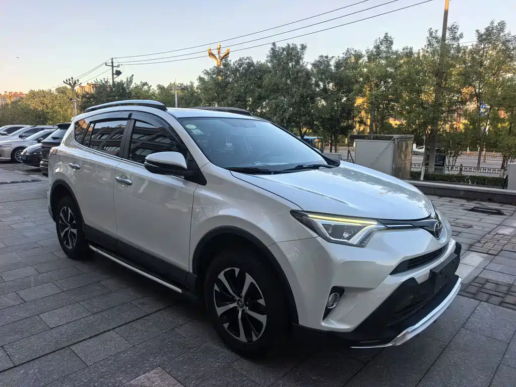 Toyota RAV4 — миниатюра 3