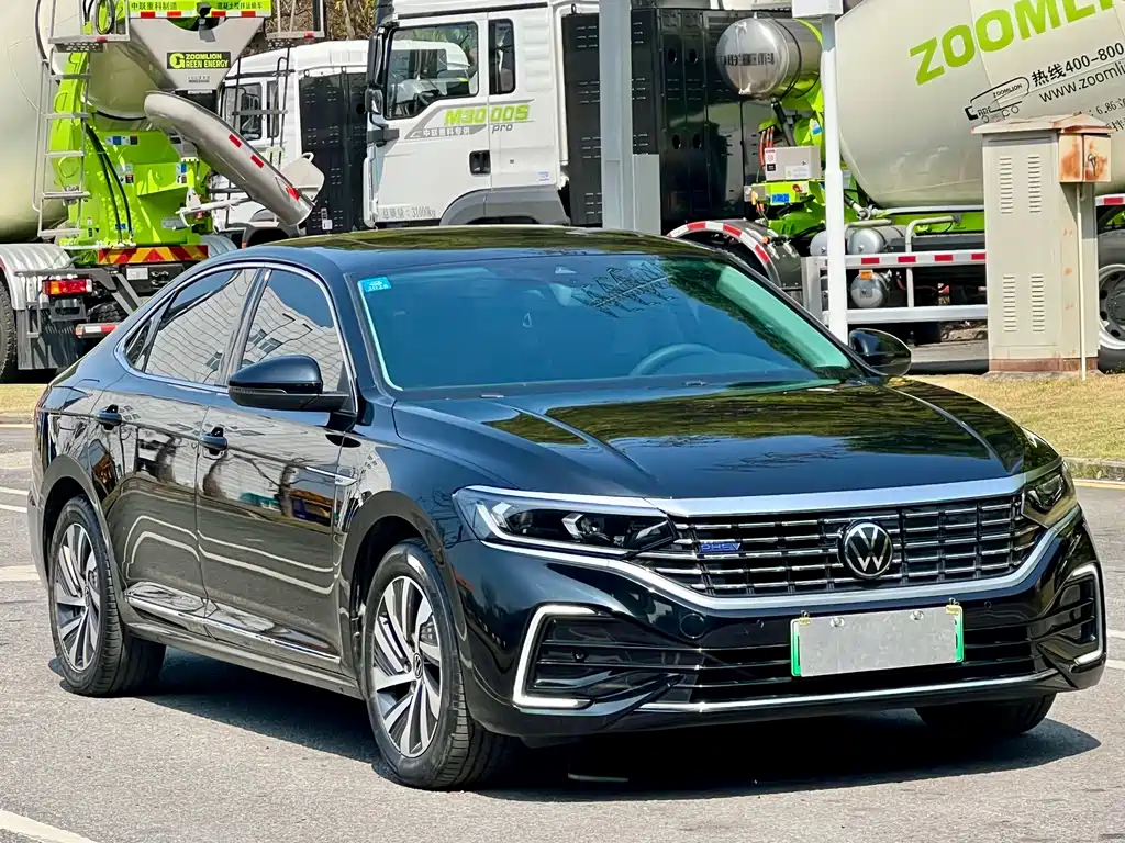 Volkswagen Passat PHEV — миниатюра 3
