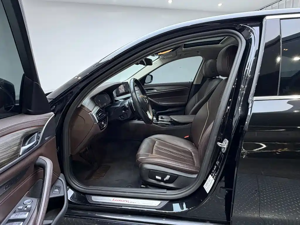 BMW 5 Series — миниатюра 13