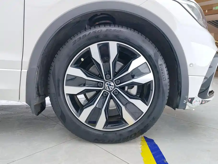 Volkswagen Tiguan L — миниатюра 6