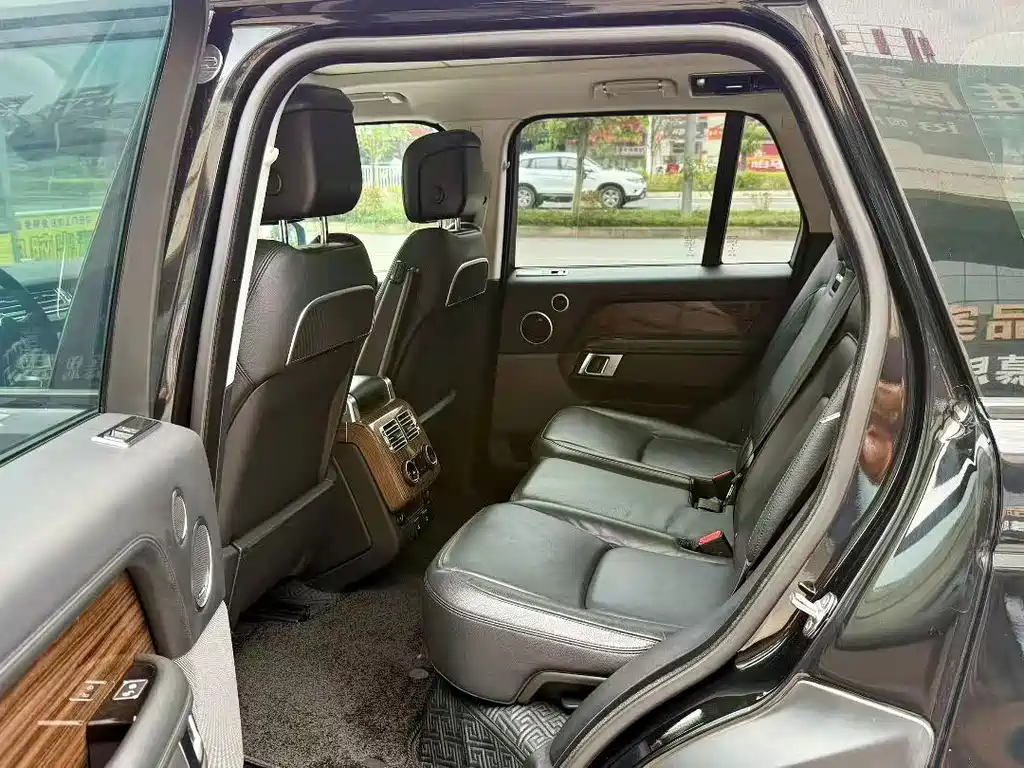 Land Rover Range Rover — миниатюра 5
