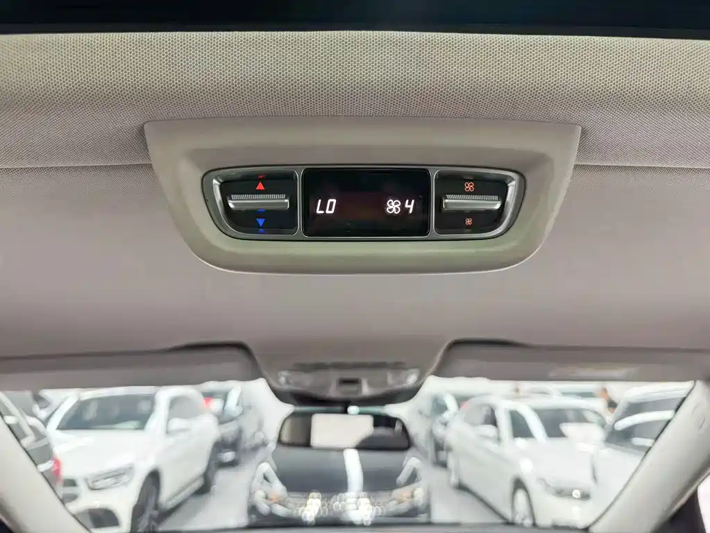 Mercedes-Benz V-Class — миниатюра 17