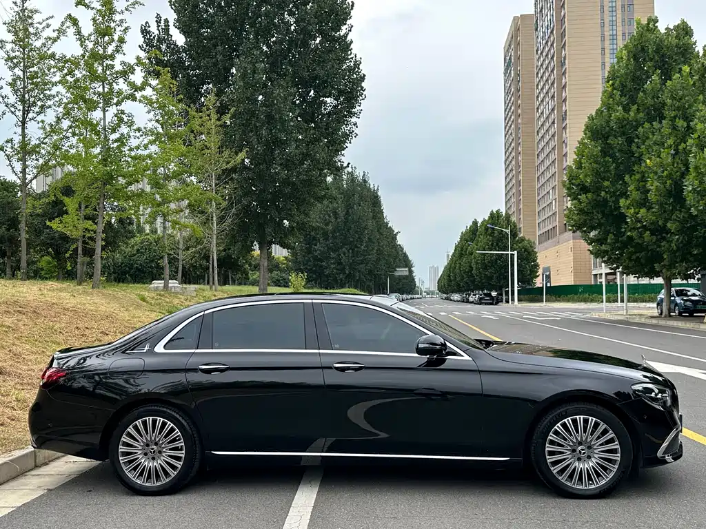 Mercedes-Benz E-Class — миниатюра 4