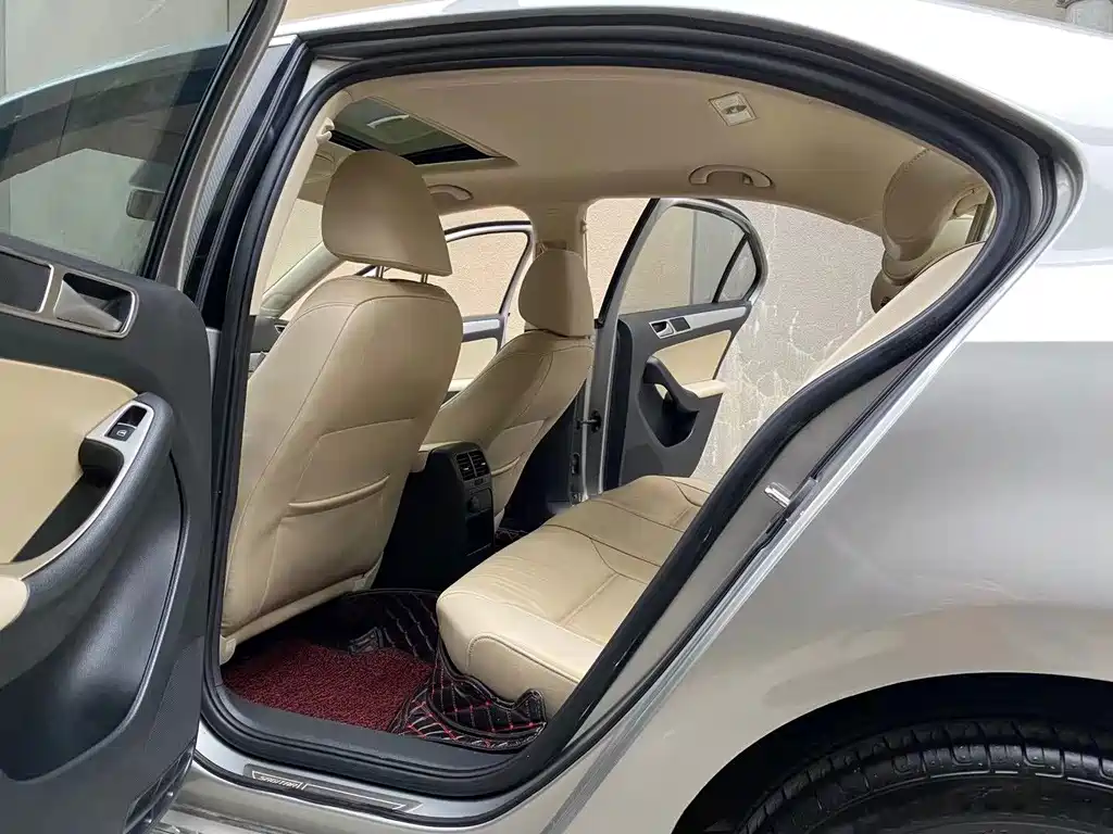Volkswagen Sagitar — миниатюра 7