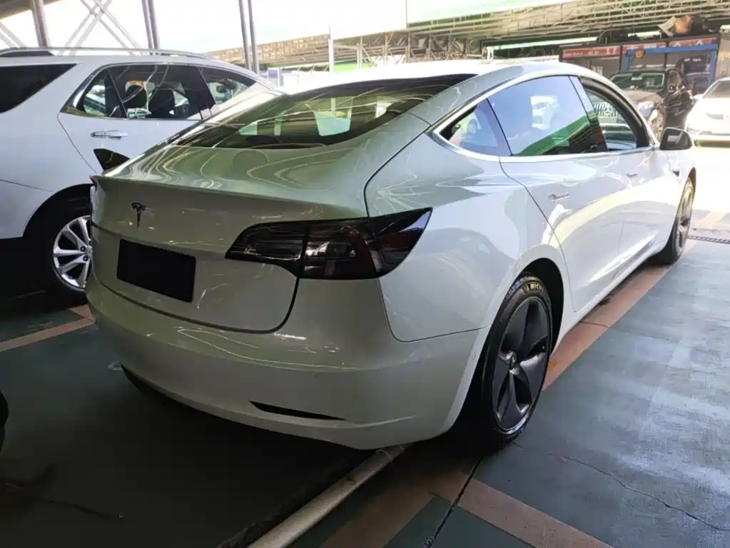 Tesla Model 3 — миниатюра 3