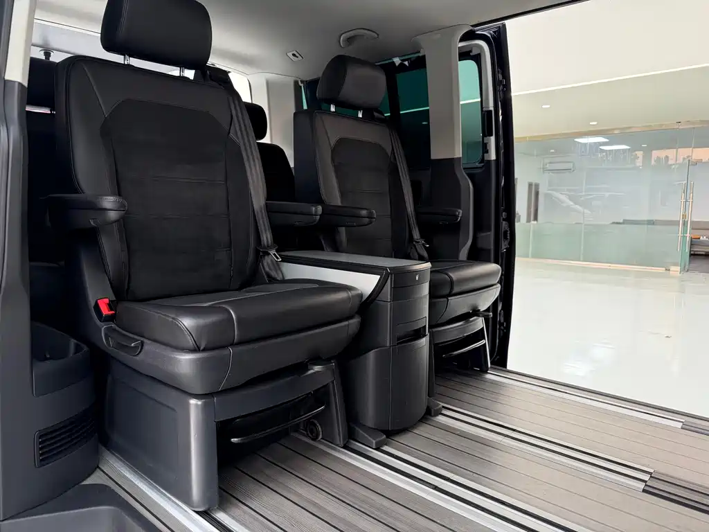 Volkswagen Multivan — миниатюра 23
