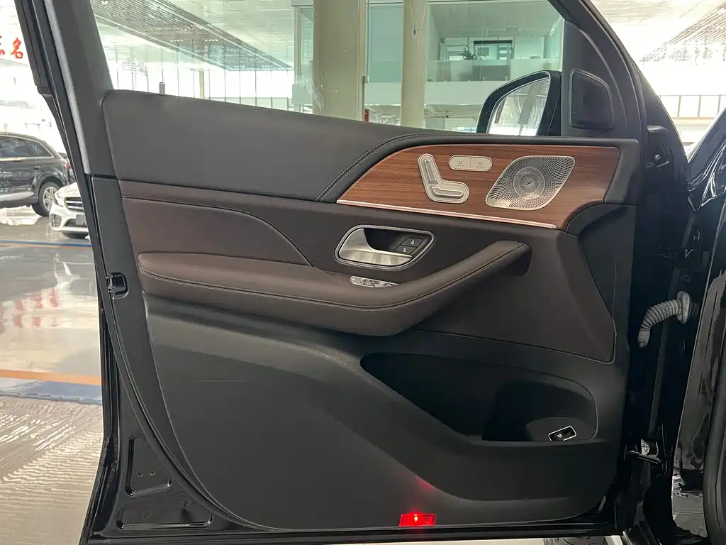 Mercedes-Benz GLS — миниатюра 9