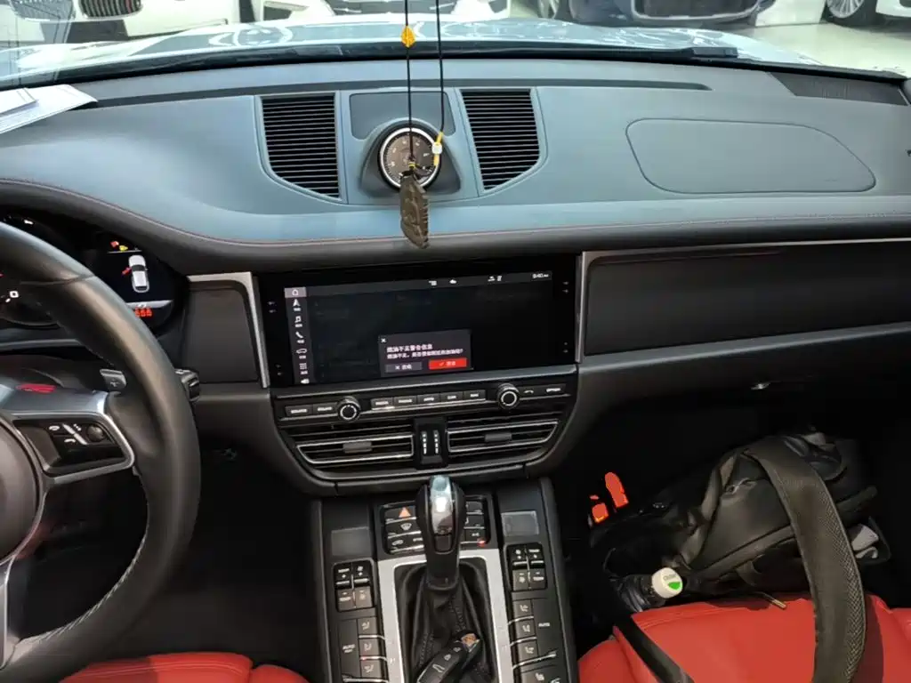Porsche Macan — миниатюра 10