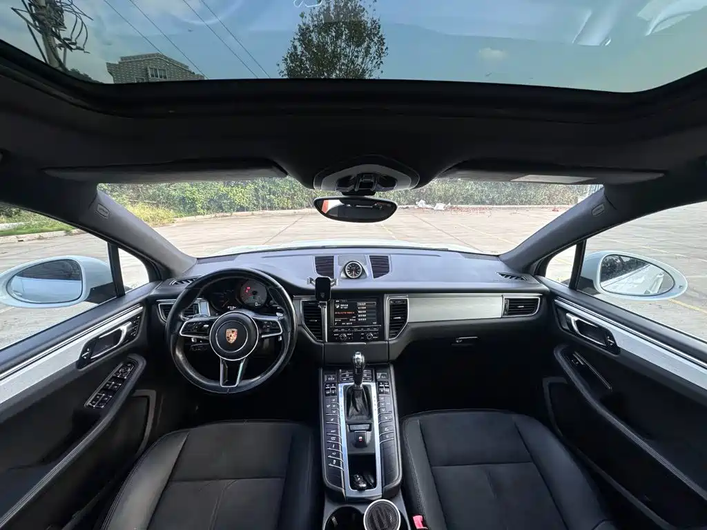 Porsche Macan — миниатюра 18