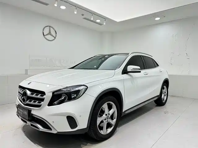 MERCEDES-BENZ  GLA 2020