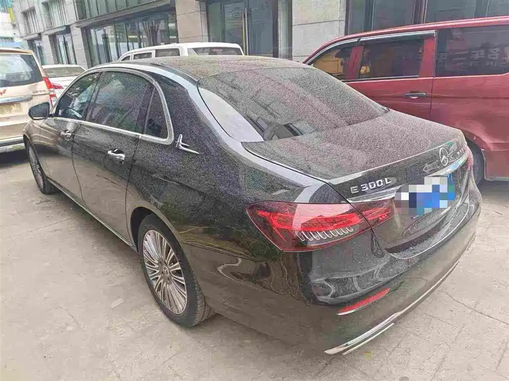 Mercedes-Benz E-Class — миниатюра 2