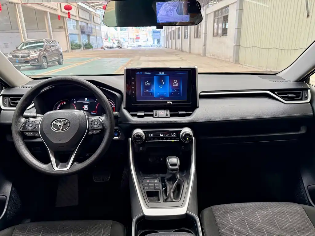 Toyota RAV4 — миниатюра 11