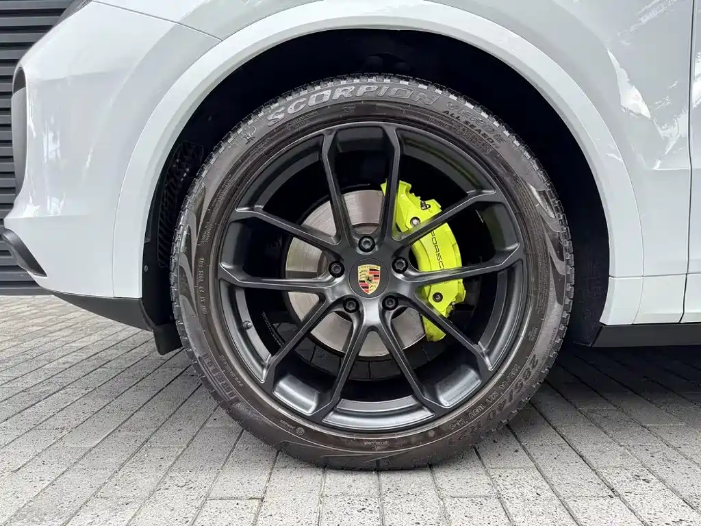 Porsche Cayenne Hybrid — миниатюра 11