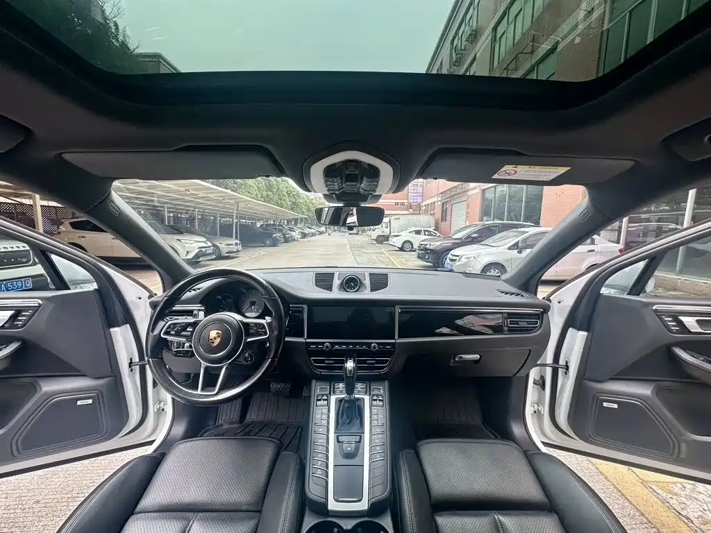Porsche Macan — миниатюра 7