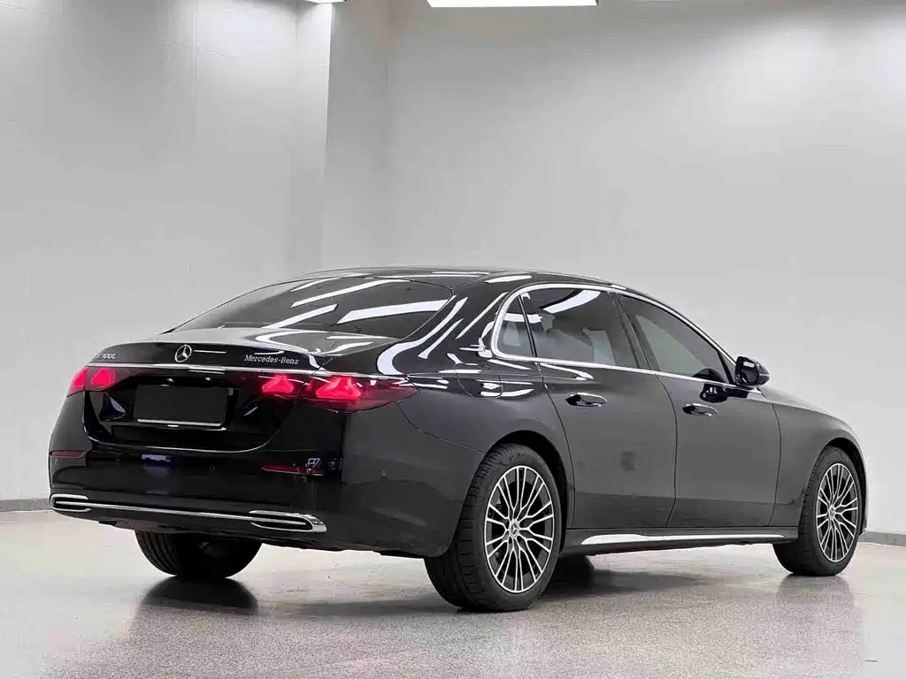 Mercedes-Benz E-Class — миниатюра 4