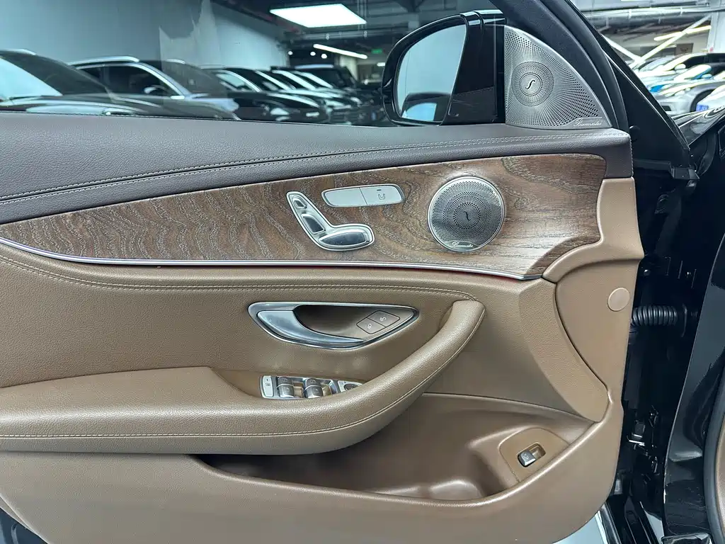Mercedes-Benz E-Class — миниатюра 6