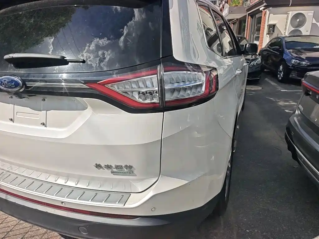 Ford Edge — миниатюра 8