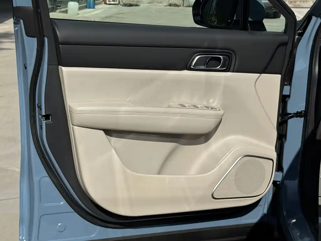Li Auto Li ONE — миниатюра 12