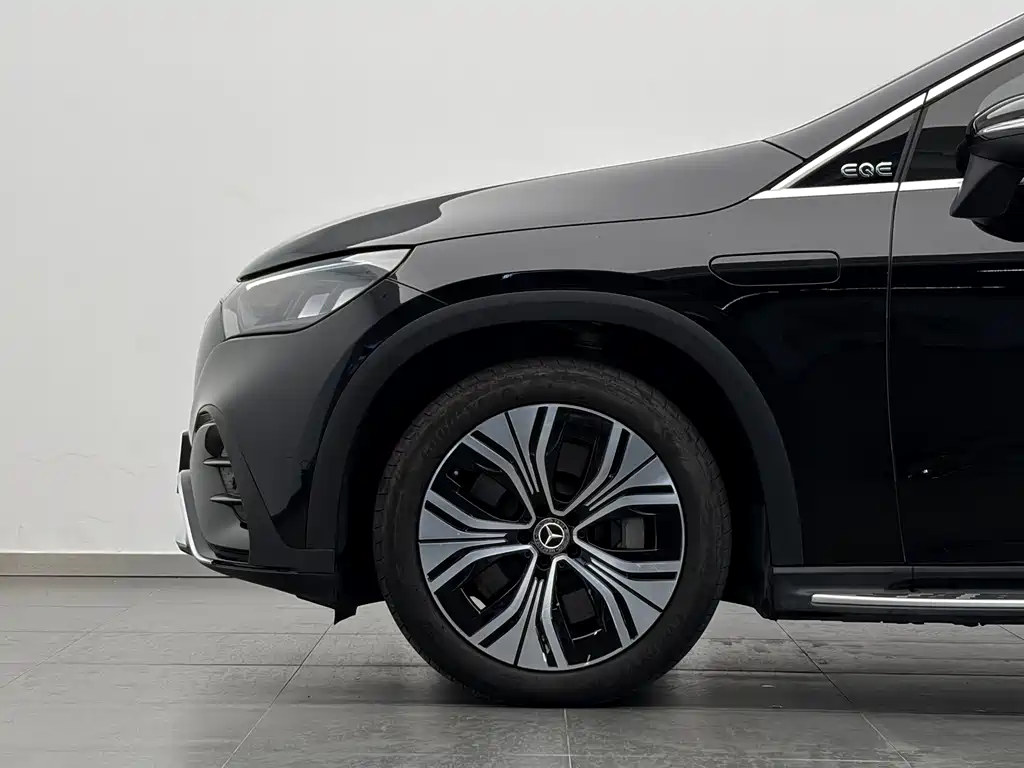 Mercedes-Benz EQE SUV — миниатюра 17