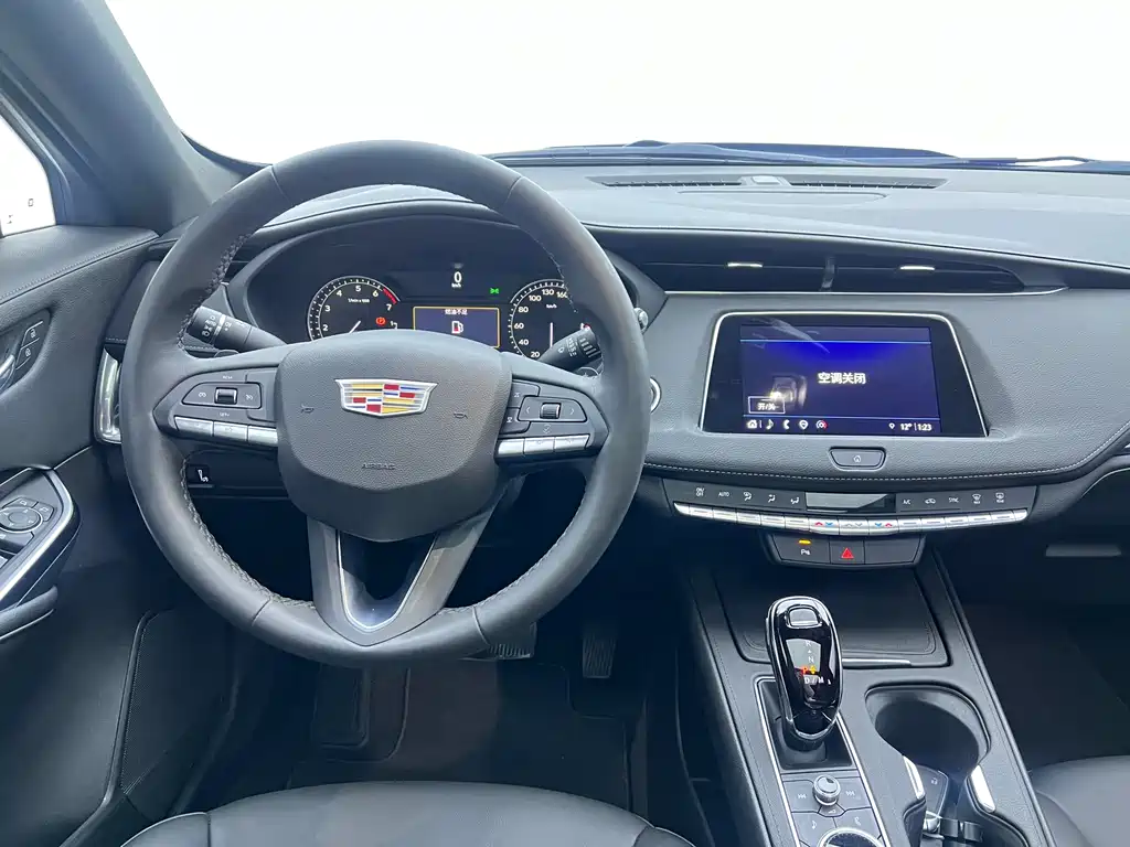 CADILLAC XT4