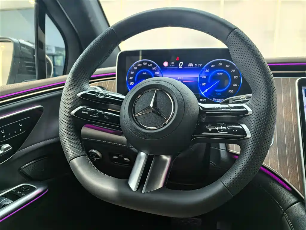 MERCEDES-BENZ EQE SUV