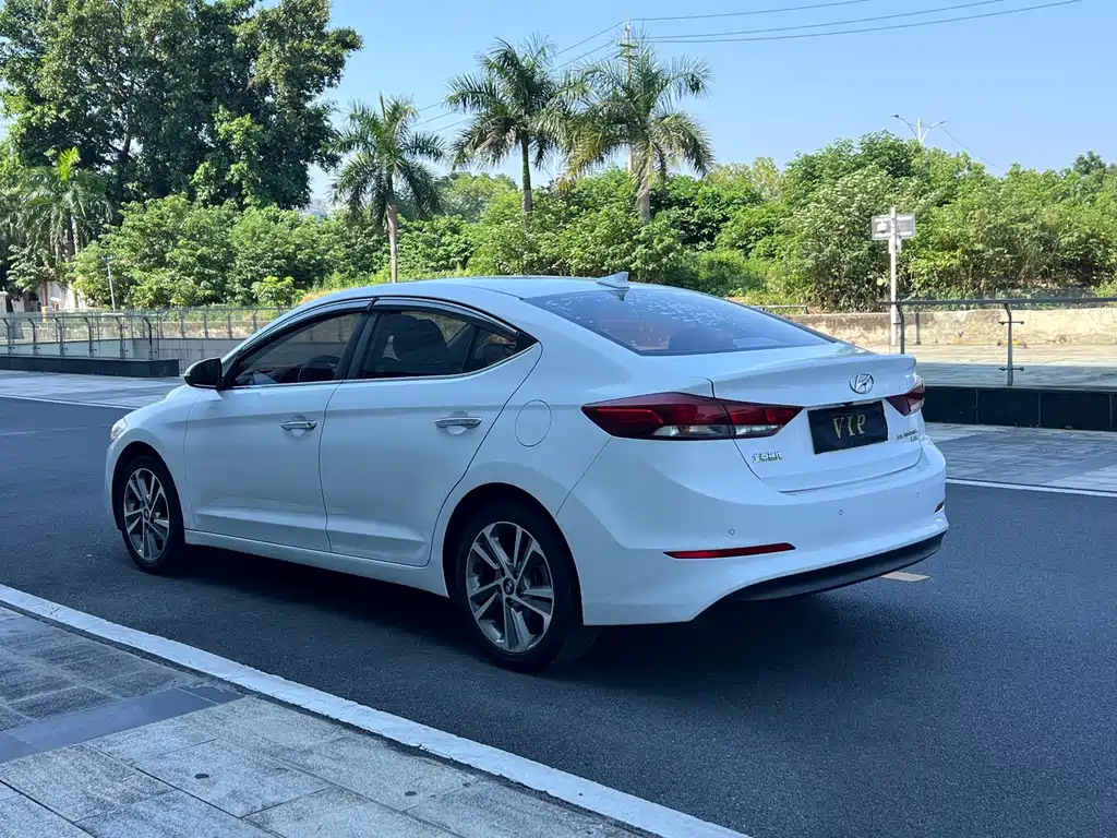 Hyundai Elantra — миниатюра 4